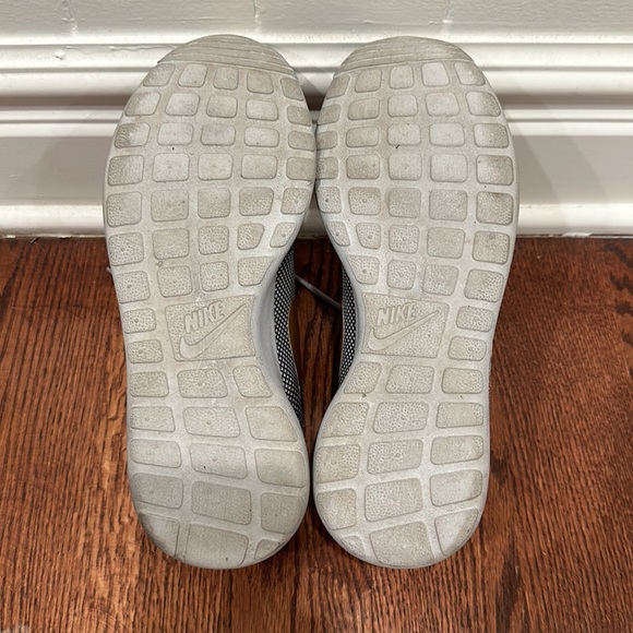 Nike Roshe One Running Shoes Gray and Gold - Picture 7 of 7